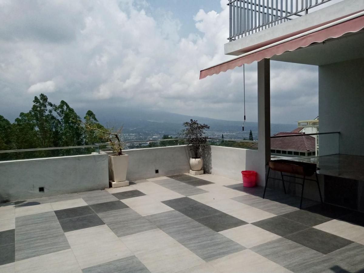 Villa Valencia Batu  Exterior foto
